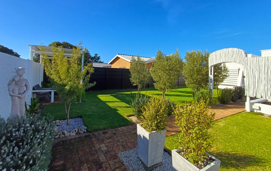 2 Bedroom Property for Sale in Palmiet Western Cape